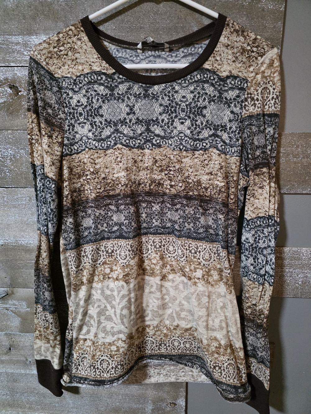 BKE Women's Brown and Cream Patterned Long-Sleeve Tee